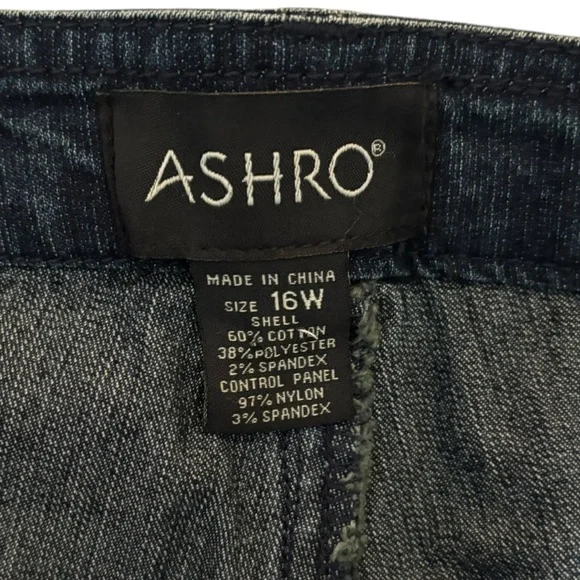 Ashro Women’s Bedazzled Loose Leg Jeans w/ Frayed Hems-size 16W - Picture 4 of 5